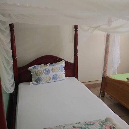 NEW AFRICAN VILLAGE Entebbe Extérieur photo
