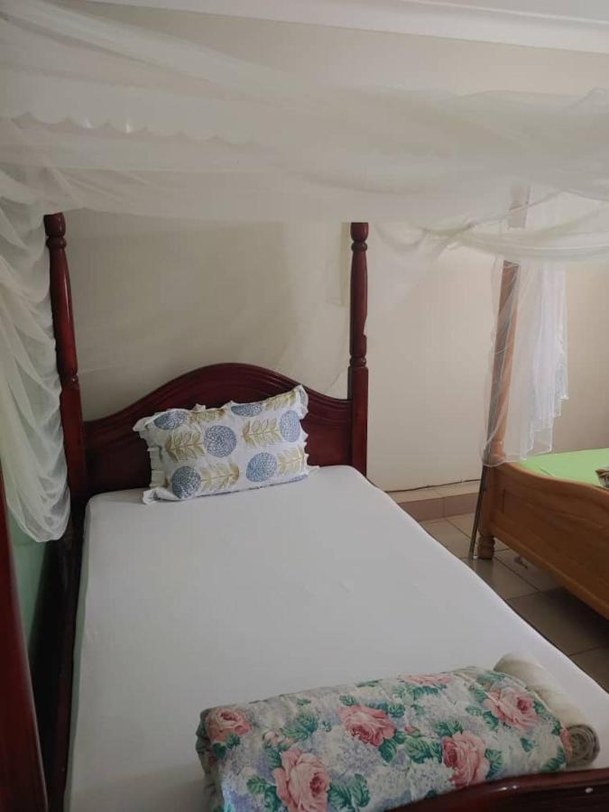 NEW AFRICAN VILLAGE Entebbe Extérieur photo